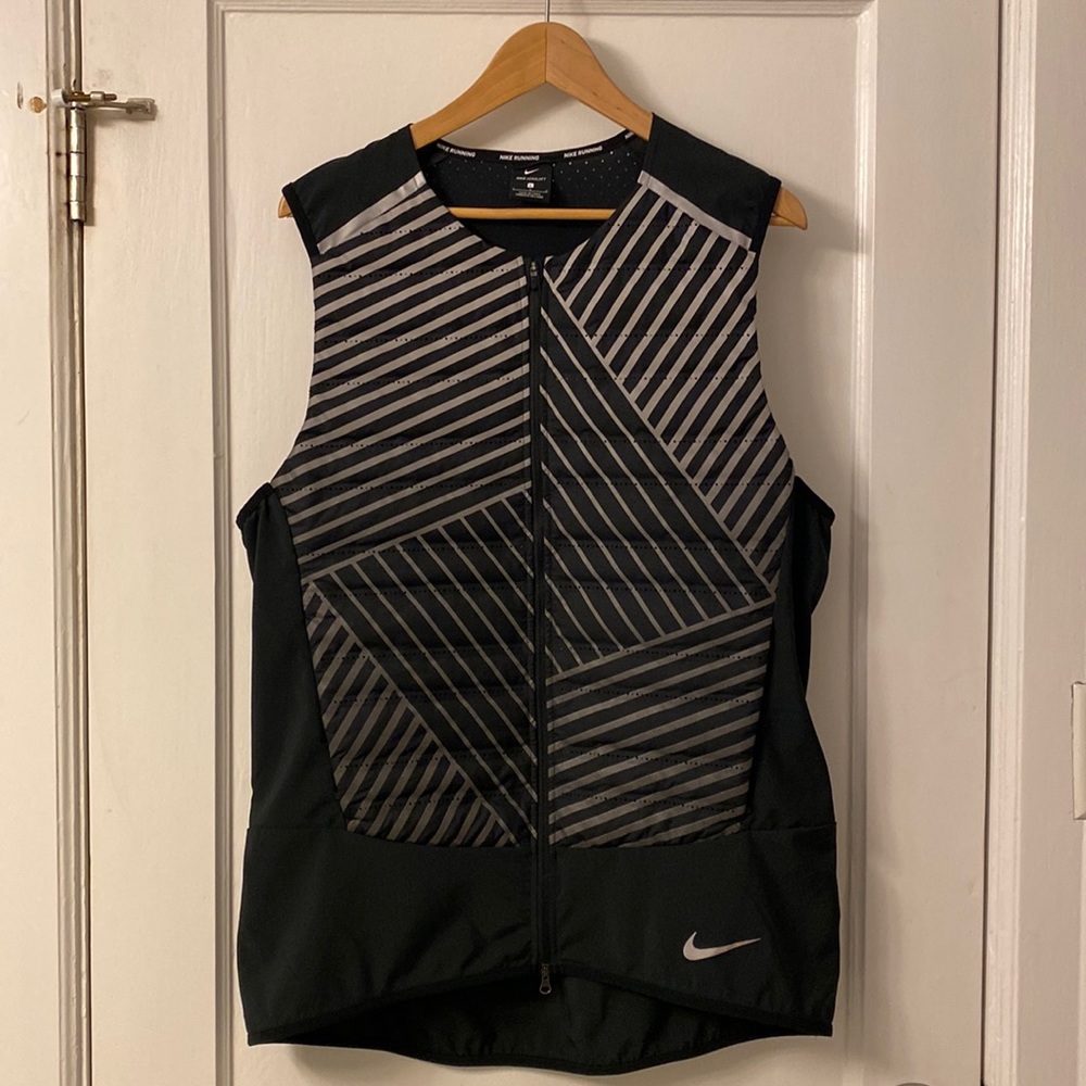 Men’s Nike Aeroloft full-zip Running Vest. Black and Grey. Men’s LARGE